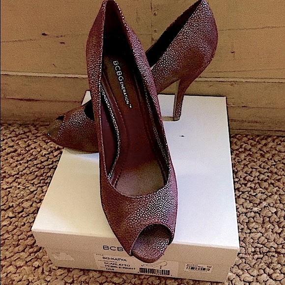 NEW BCBGENERATION HIGH HEELS PEEP TOE LEATHER HIGH HEELS 9.5 - Picture 1 of 5